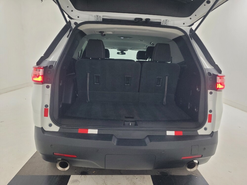 2018 Chevrolet Traverse in St. Louis, MO 63136 - 18133454 29