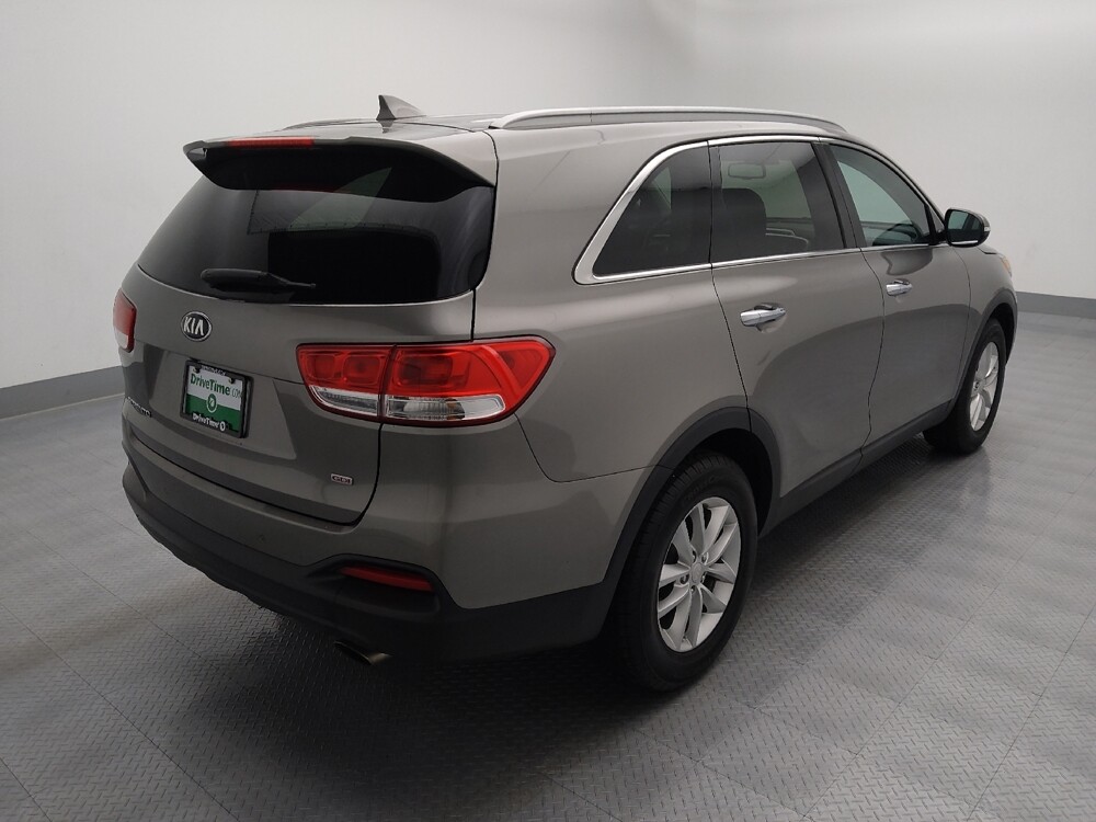 2017 Kia Sorento in Gladstone, MO 64118 - 18133456 9