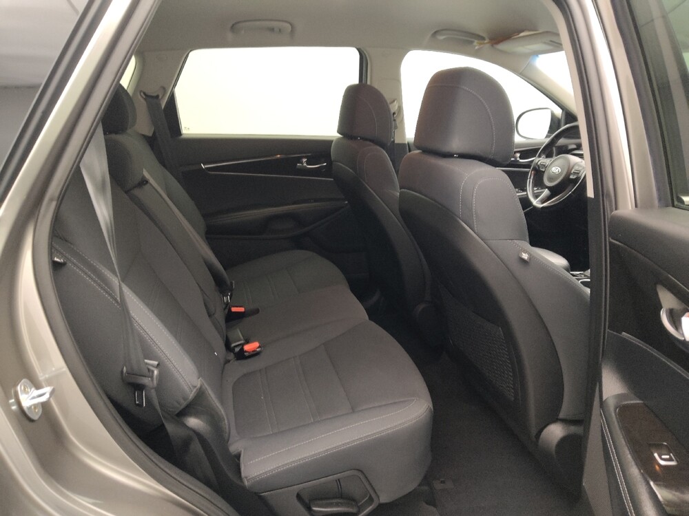 2017 Kia Sorento in Gladstone, MO 64118 - 18133456 19