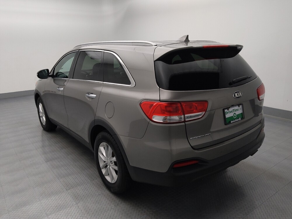 2017 Kia Sorento in Gladstone, MO 64118 - 18133456 5