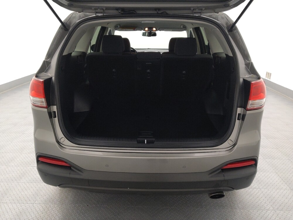 2017 Kia Sorento in Gladstone, MO 64118 - 18133456 29