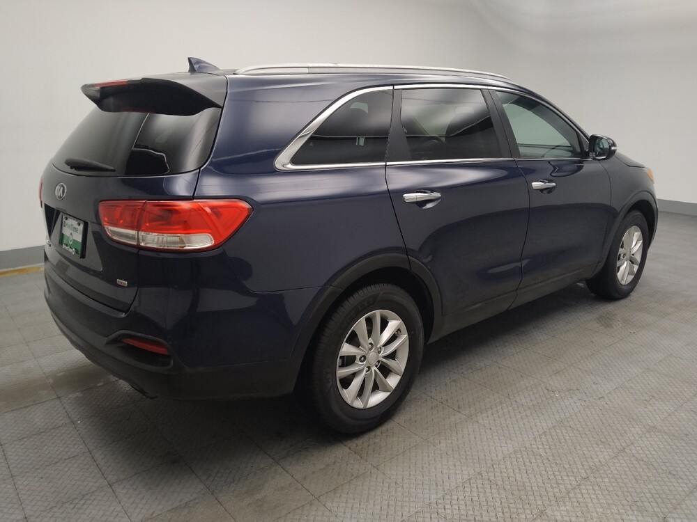 2018 Kia Sorento in Des Moines, IA 50310 - 18133472 10