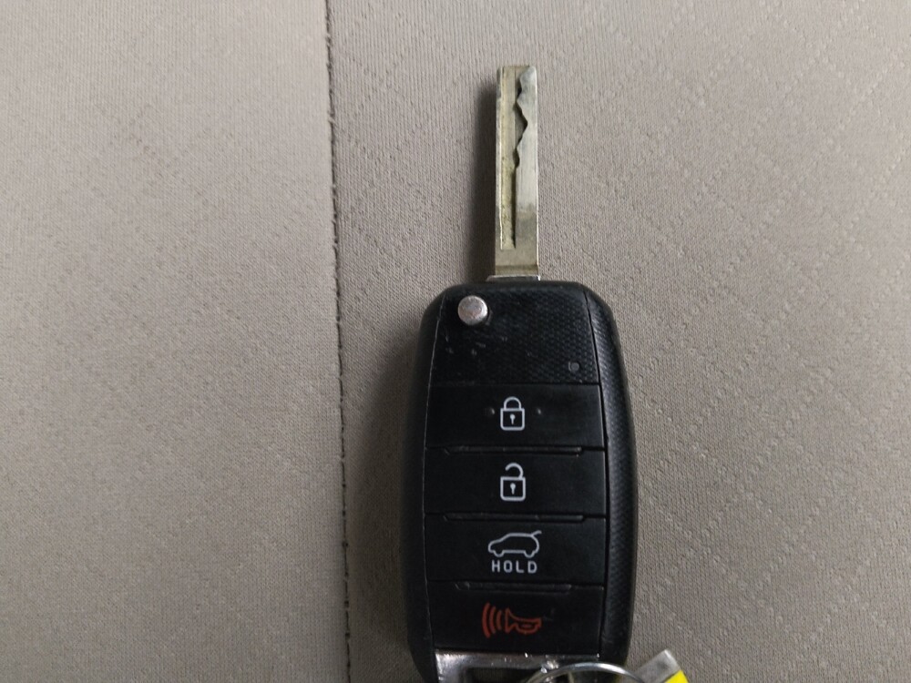 2018 Kia Sorento in Des Moines, IA 50310 - 18133472 32