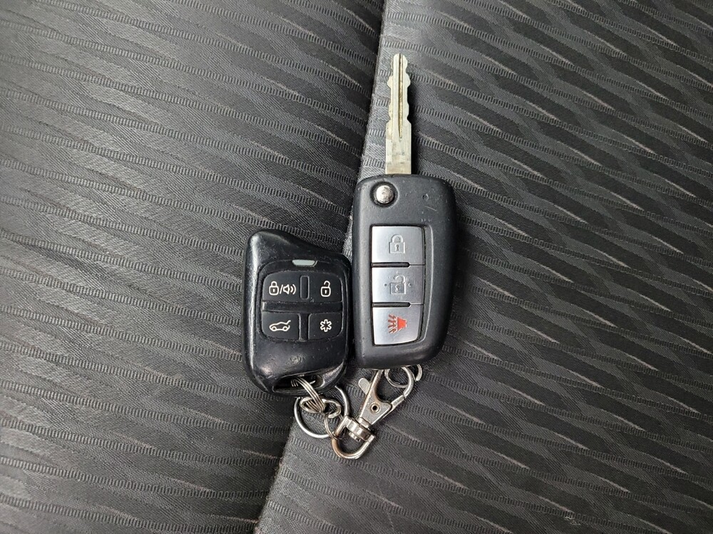 2017 Nissan Rogue in Grand Rapids, MI 49508 - 18133482 32