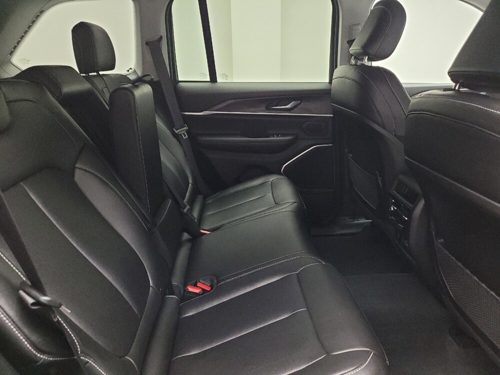 2023 Jeep Grand Cherokee in Taylor, MI 48180 - 18133485 19