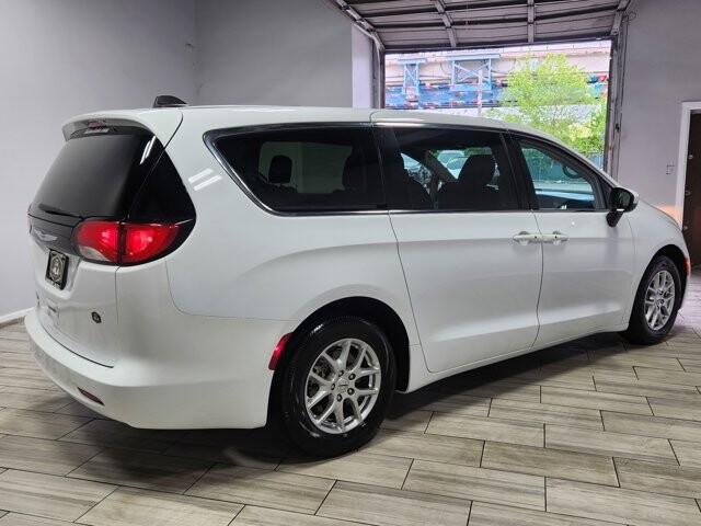2023 Chrysler Voyager in Cinnaminson, NJ 08077 - 18133499 5