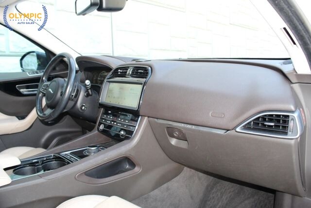 2017 Jaguar F-PACE in Decatur, GA 30032 - 18133520 15