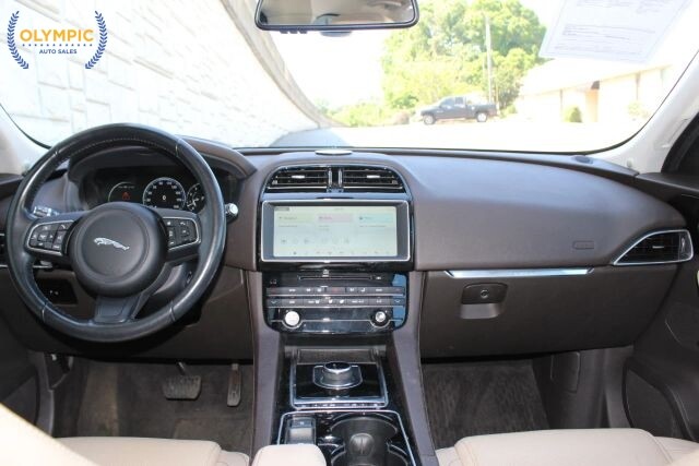 2017 Jaguar F-PACE in Decatur, GA 30032 - 18133520 14