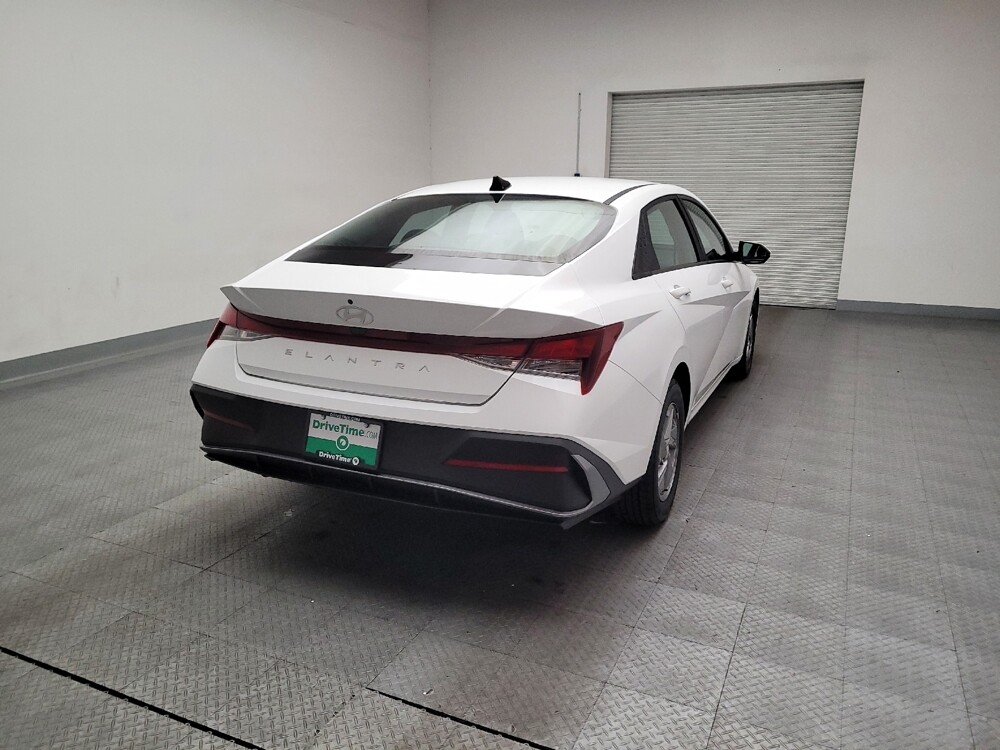 2024 Hyundai Elantra in Downey, CA 90241 - 18133534 7
