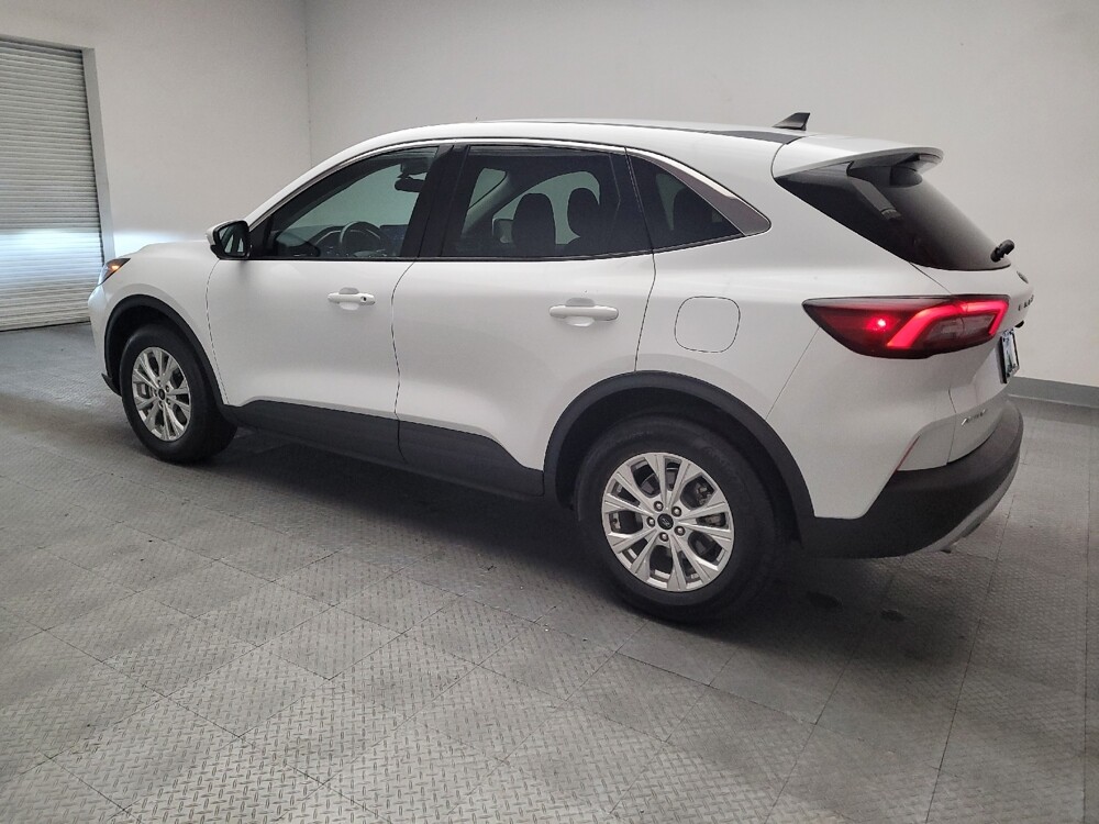 2023 Ford Escape in Fresno, CA 93726 - 18133543 3