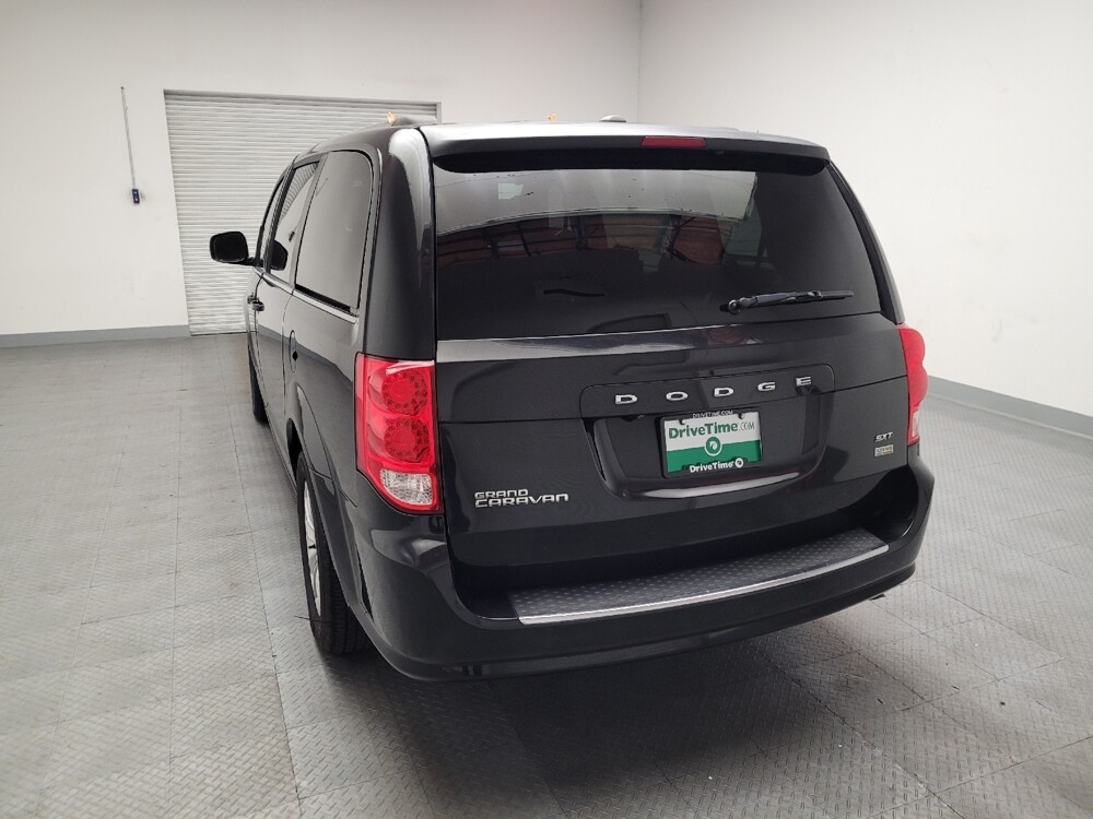 2019 Dodge Grand Caravan in Bakersfield, CA 93309 - 18133546 6
