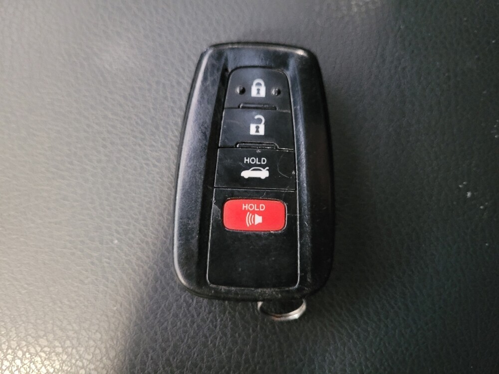 2018 Toyota Camry in Downey, CA 90241 - 18133551 32