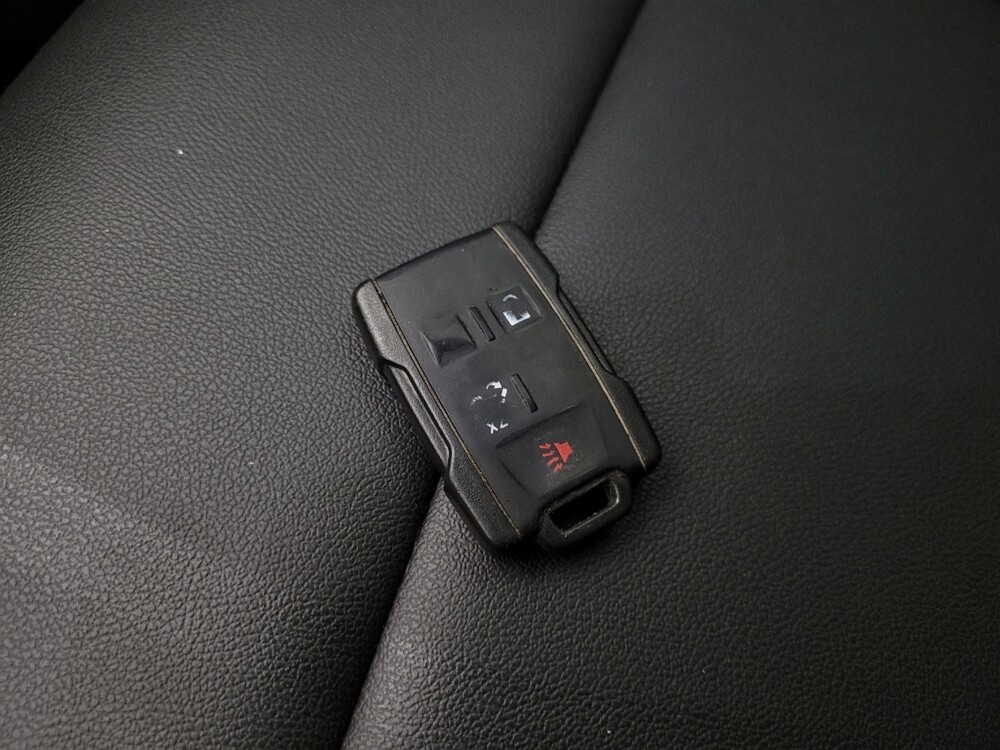 2020 Chevrolet Silverado 1500 in Glendale, AZ 85301 - 18133612 32