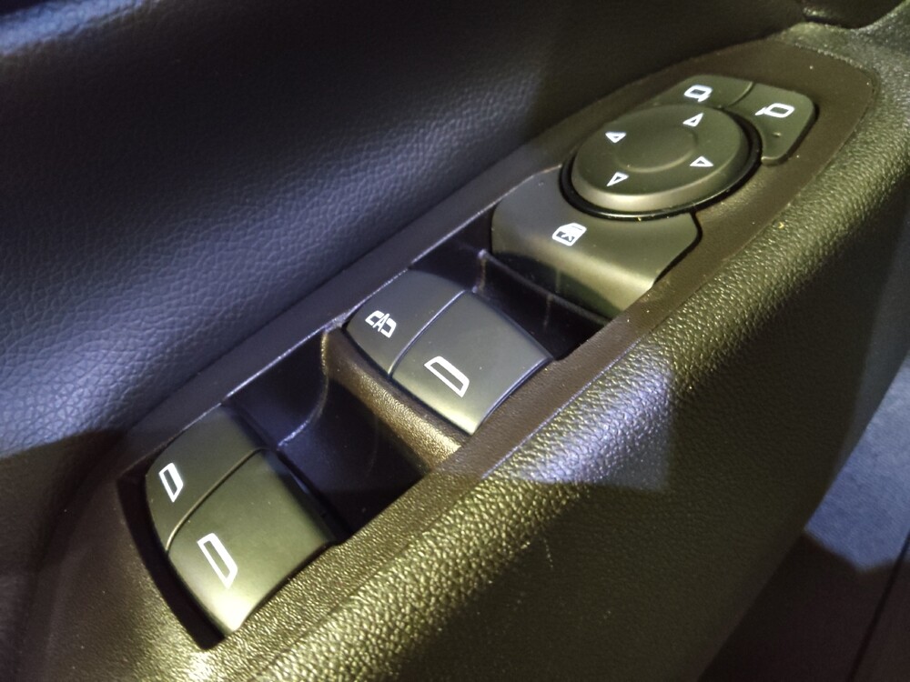 2021 Chevrolet Equinox in Glendale, AZ 85301 - 18133613 27