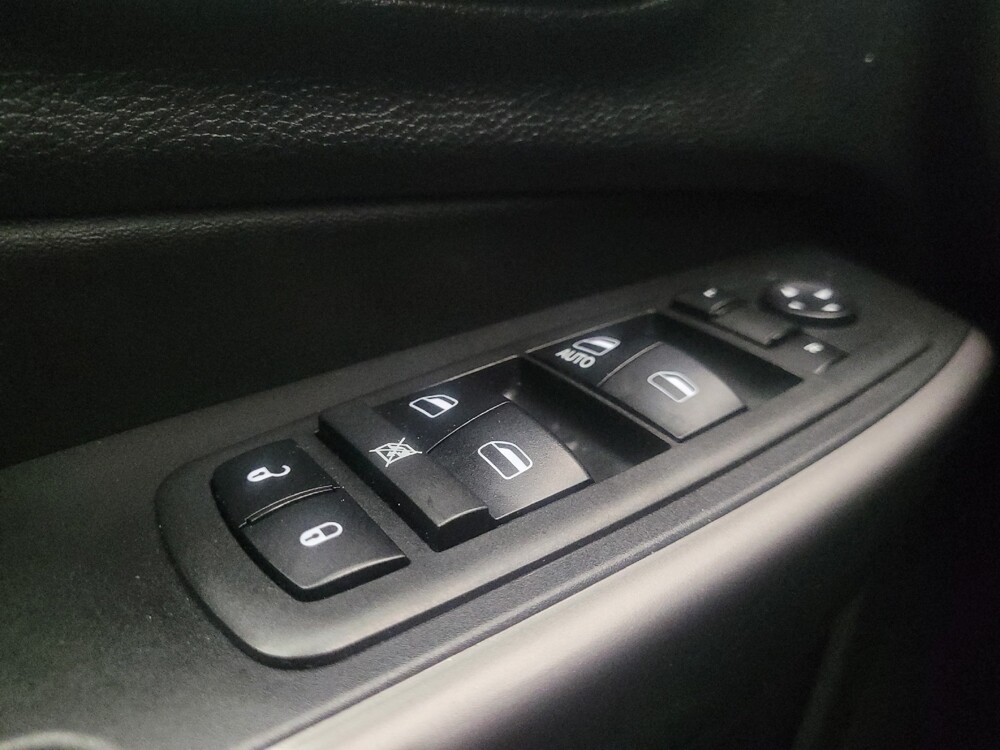 2019 Jeep Cherokee in Phoenix, AZ 85022 - 18133620 27