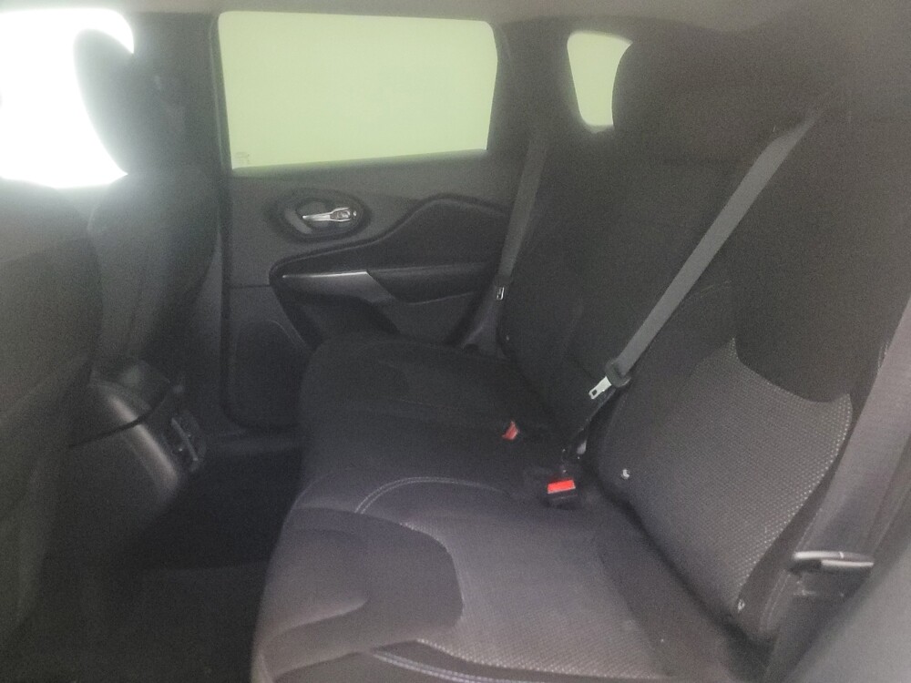 2019 Jeep Cherokee in Phoenix, AZ 85022 - 18133620 18