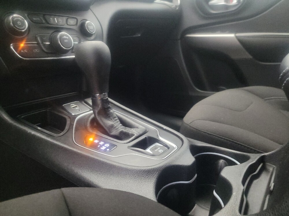 2019 Jeep Cherokee in Phoenix, AZ 85022 - 18133620 26