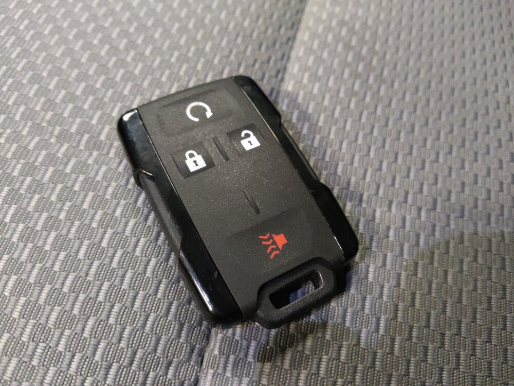 2018 Chevrolet Silverado 1500 in Glendale, AZ 85301 - 18133621 32