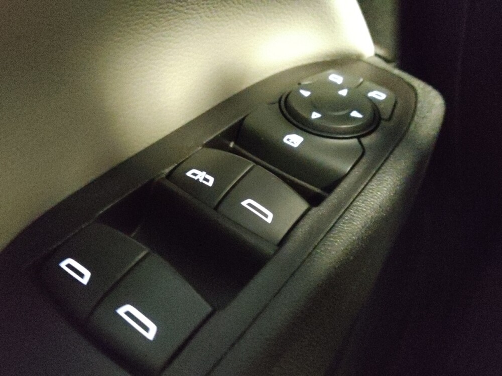 2018 Chevrolet Equinox in Mesa, AZ 85210 - 18133635 27