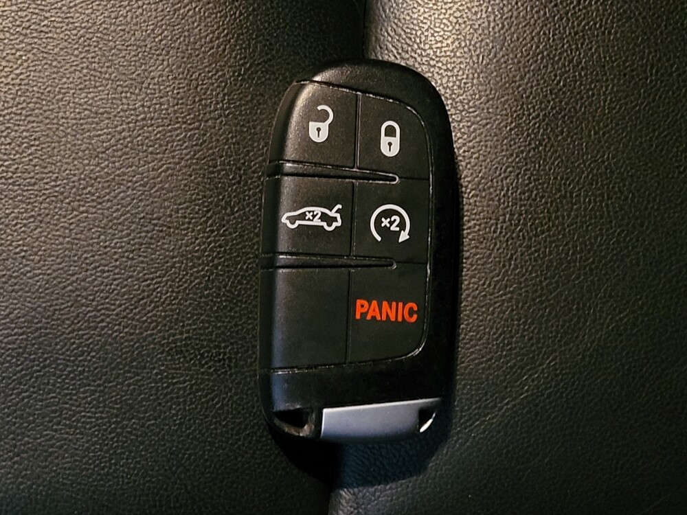 2019 Jeep Grand Cherokee in Hialeah, FL 33014 - 18133689 32