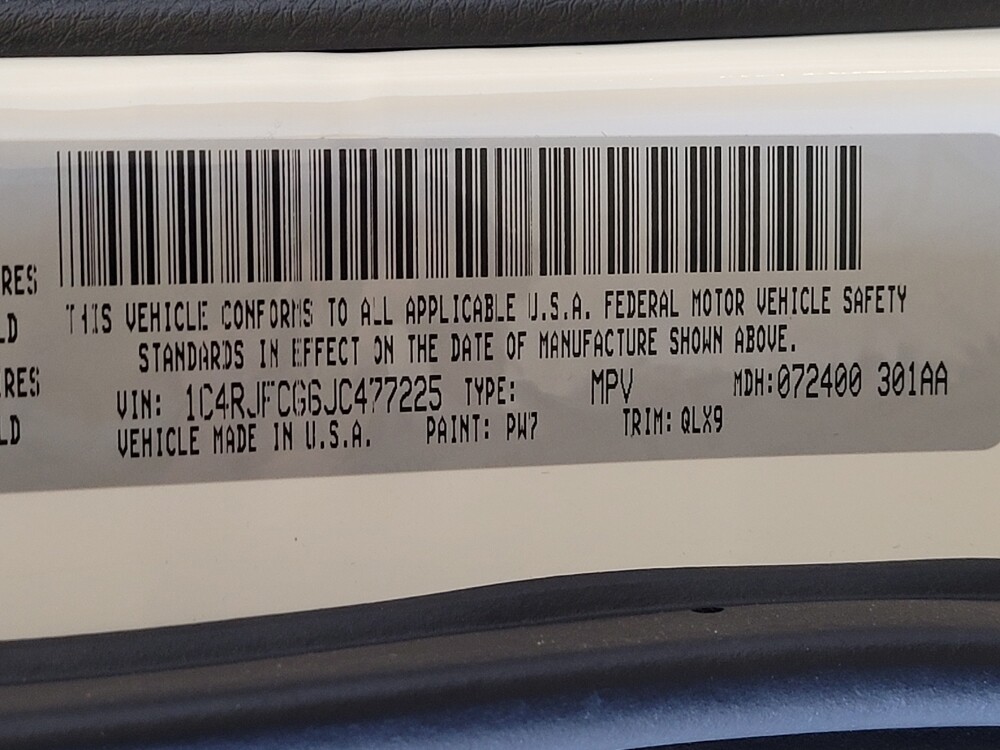 2018 Jeep Grand Cherokee in Hialeah, FL 33014 - 18133698 33
