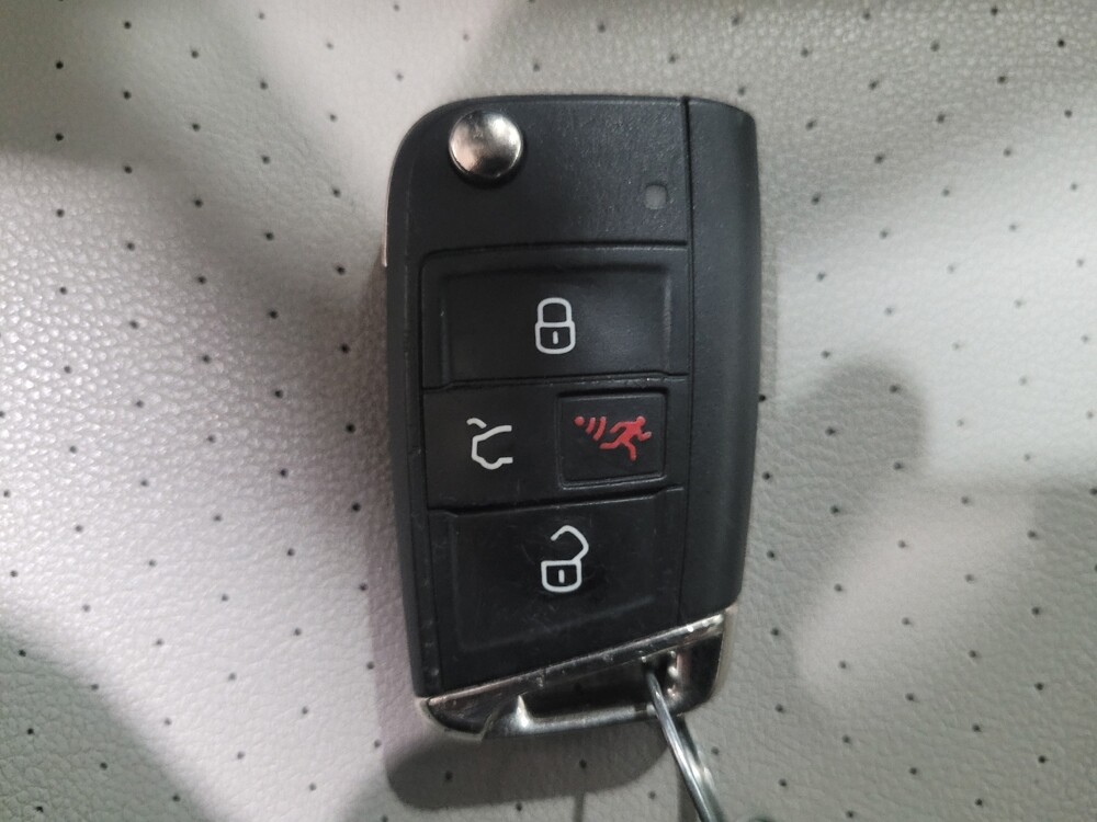 2019 Volkswagen Tiguan in Pittsburgh, PA 15236 - 18133748 32