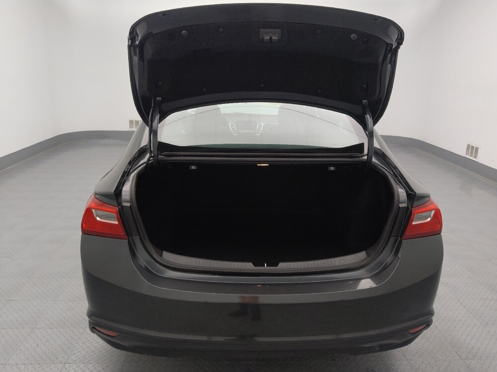 2017 Chevrolet Malibu in Topeka, KS 66611 - 18133786 29