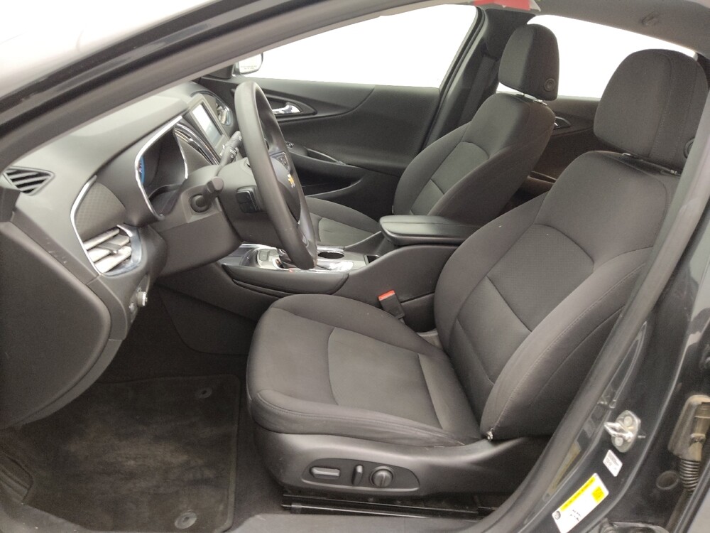 2017 Chevrolet Malibu in Topeka, KS 66611 - 18133786 17