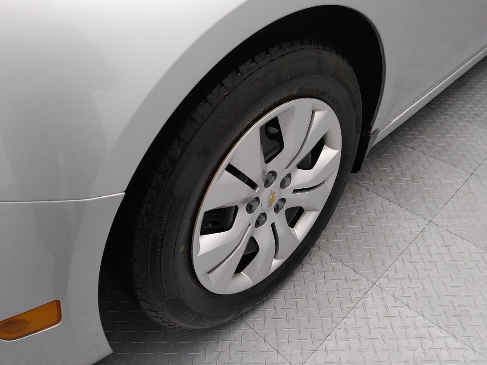 2014 Chevrolet Cruze in Topeka, KS 66611 - 18133793 31