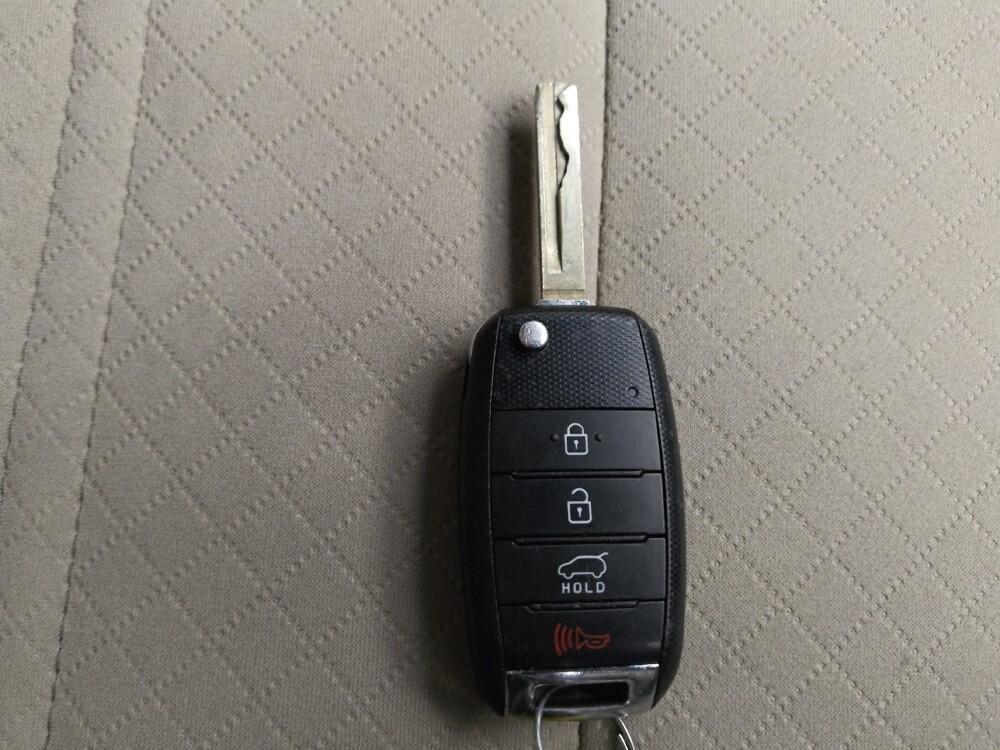 2018 Kia Sorento in Des Moines, IA 50310 - 18133796 32