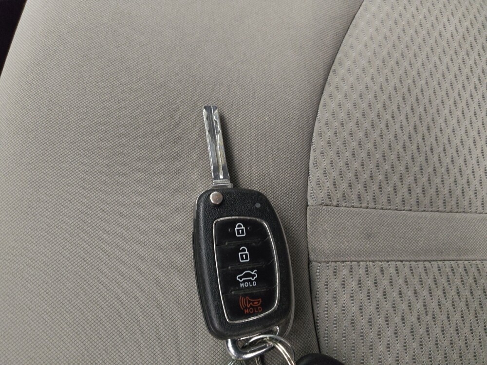 2018 Hyundai Sonata in Des Moines, IA 50310 - 18133797 32