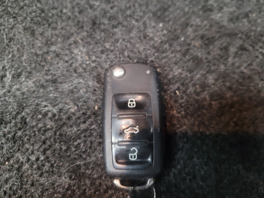 2016 Volkswagen Jetta in Indianapolis, IN 46219 - 18133808 32