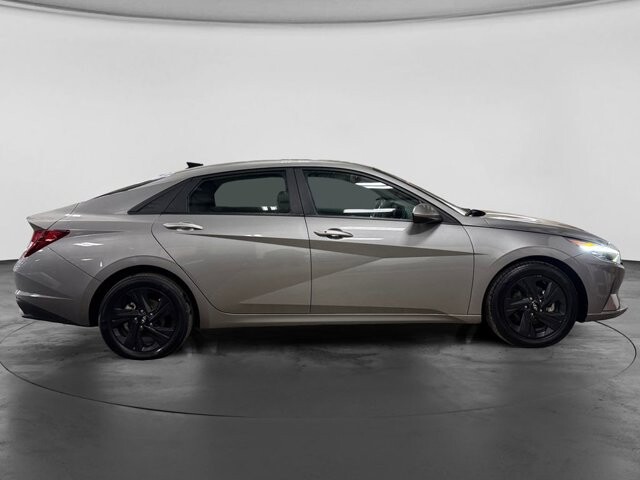 2023 Hyundai Elantra in Bedford, OH 44146 - 18133819 2