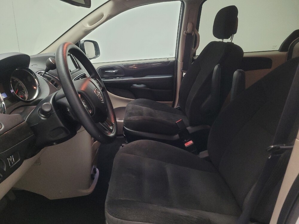 2019 Dodge Grand Caravan in Downey, CA 90241 - 18133862 17