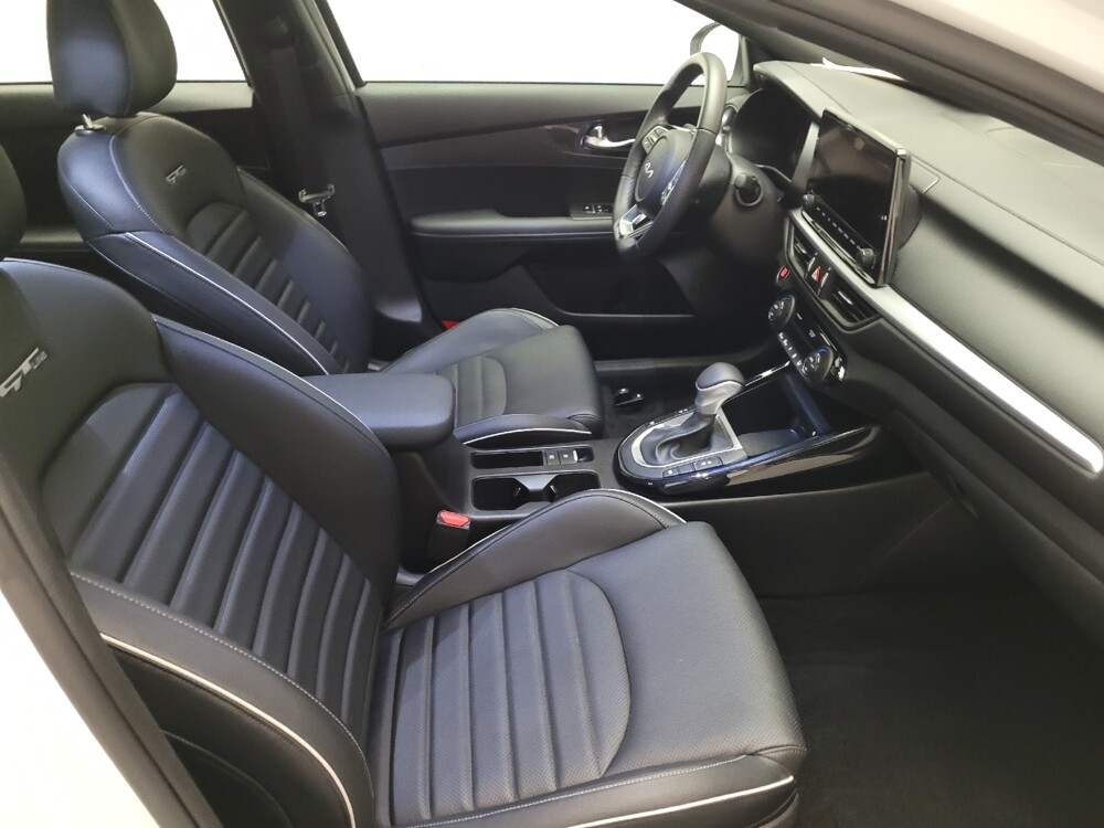 2022 Kia Forte in Downey, CA 90241 - 18133868 21