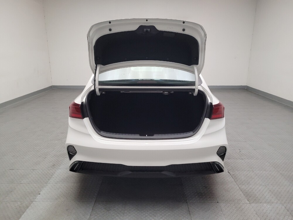 2022 Kia Forte in Downey, CA 90241 - 18133868 29