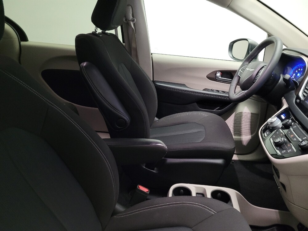 2022 Chrysler Voyager in Downey, CA 90241 - 18133879 21