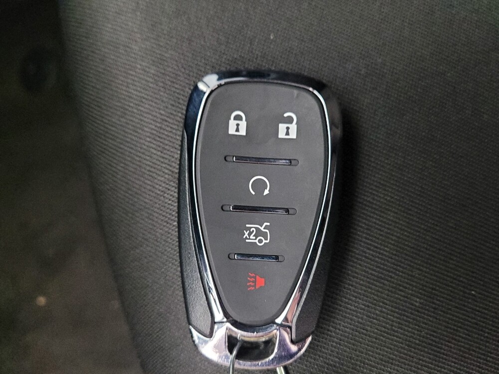 2018 Chevrolet Malibu in Montclair, CA 91763 - 18133880 32