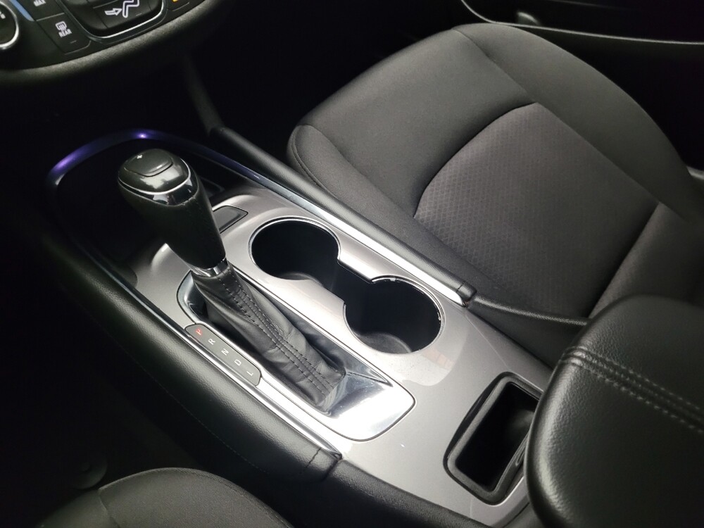 2018 Chevrolet Malibu in Montclair, CA 91763 - 18133880 26