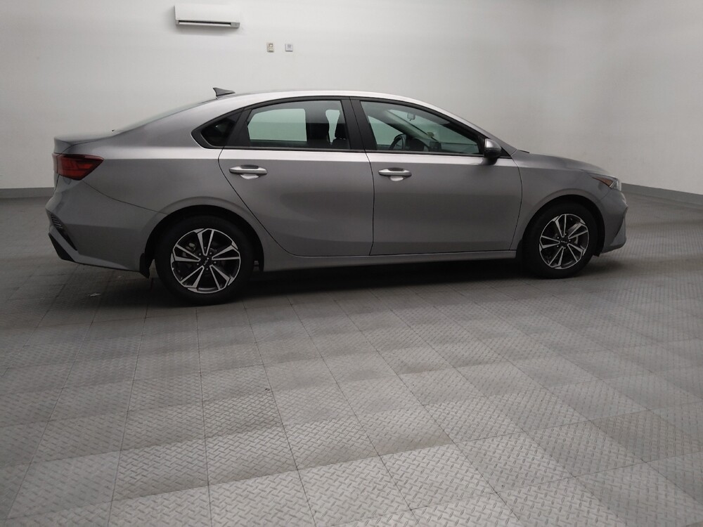 2024 Kia Forte in Arlington, TX 76011 - 18133947 10