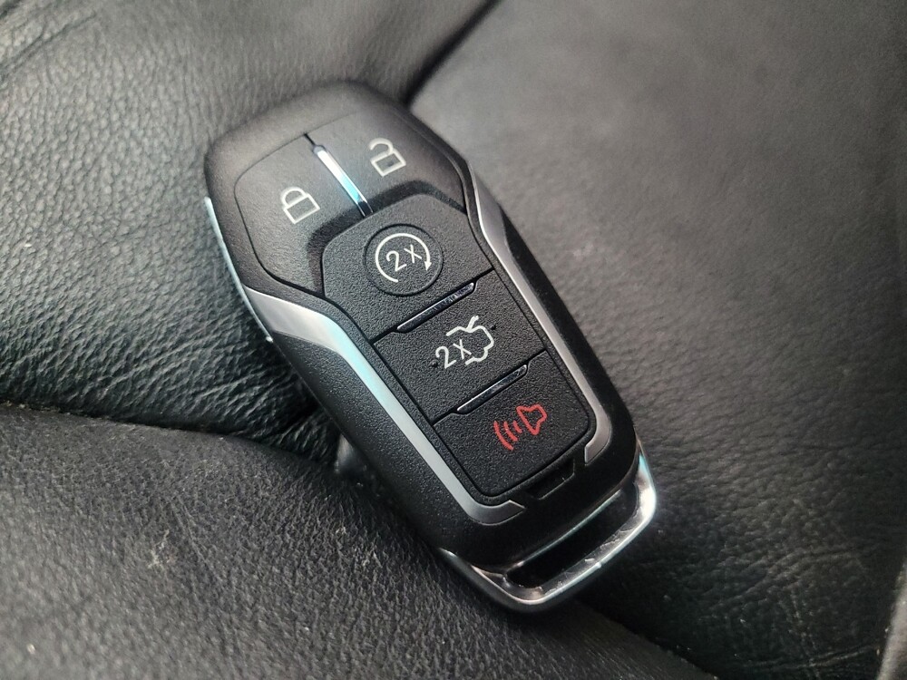 2016 Ford Explorer in Glendale, AZ 85301 - 18133970 32