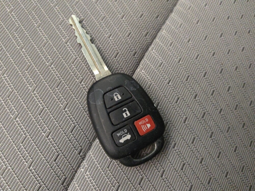 2017 Toyota Camry in Glendale, AZ 85301 - 18133983 32