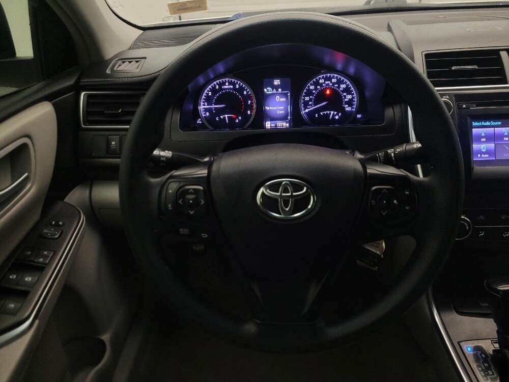 2017 Toyota Camry in Glendale, AZ 85301 - 18133983 22