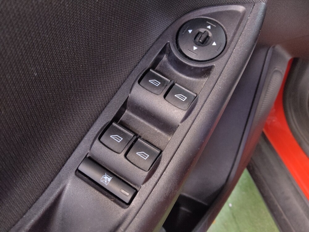 2016 Ford Focus in Macon, GA 31210 - 18134009 27