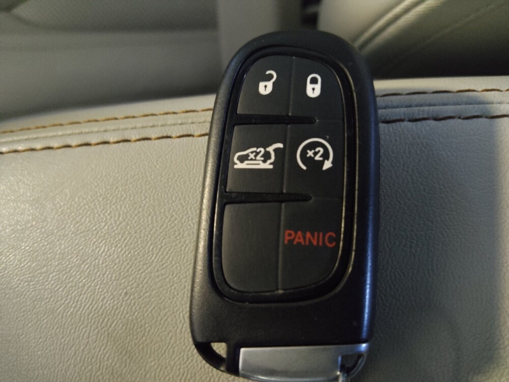 2020 Jeep Cherokee in Metairie, LA 70006 - 18134029 32