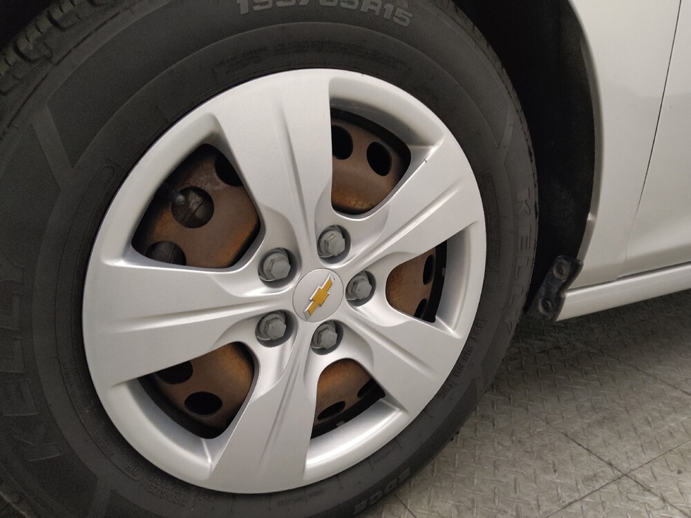 2017 Chevrolet Cruze in Savannah, GA 31419 - 18134084 31