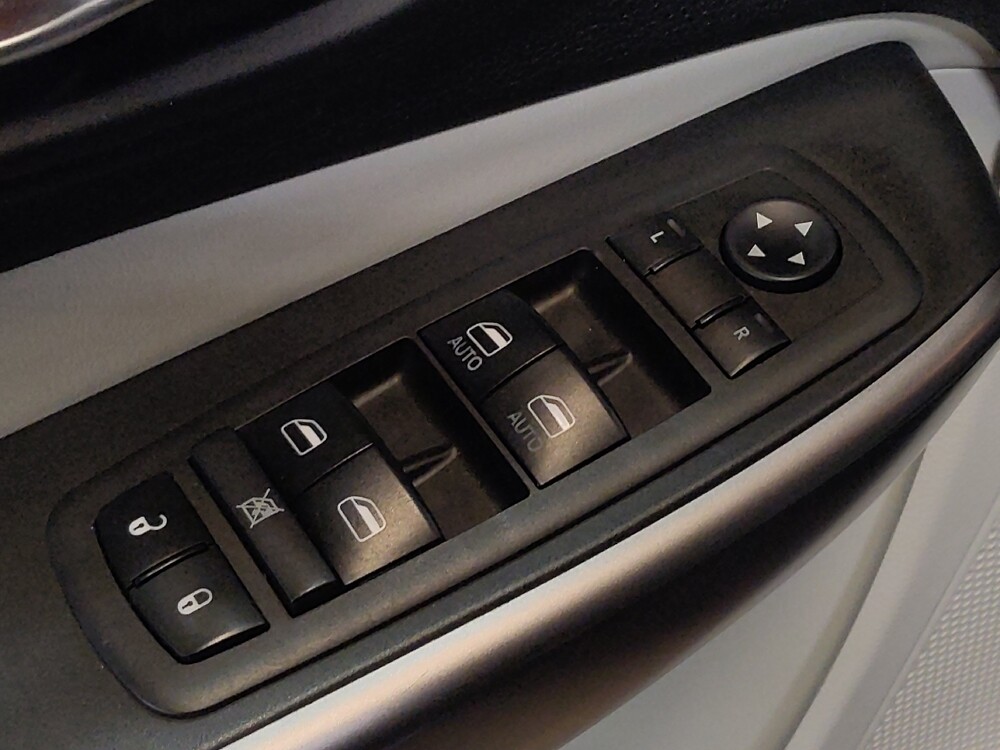 2019 Jeep Cherokee in Jacksonville, FL 32210 - 18134094 27