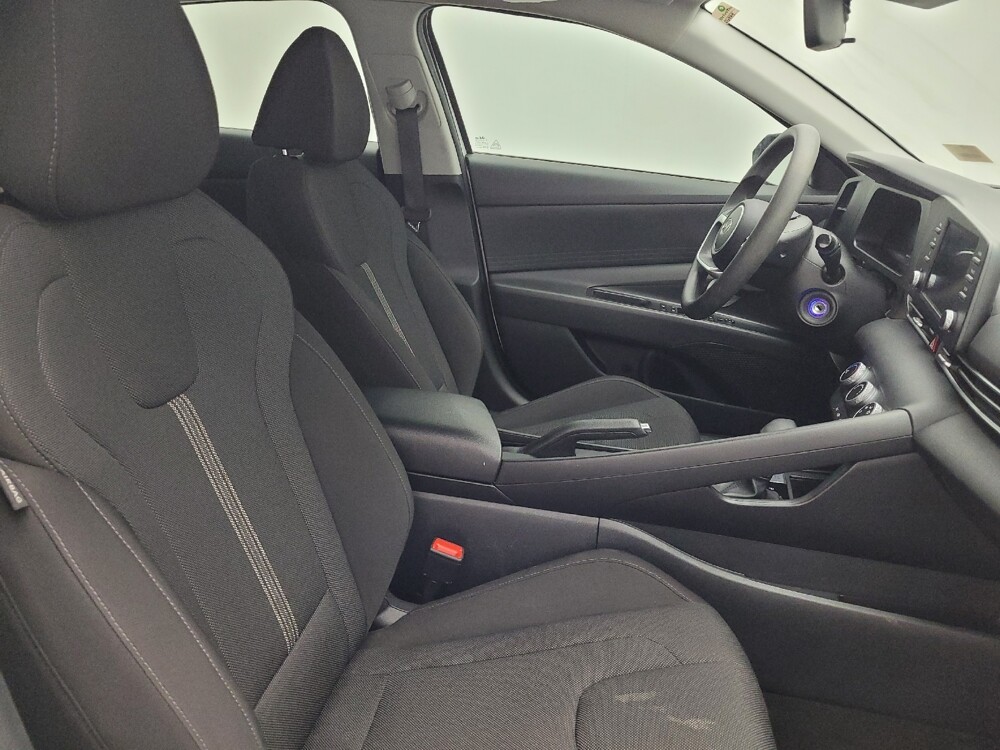 2025 Hyundai Elantra in Salem, VA 24153 - 18134101 21