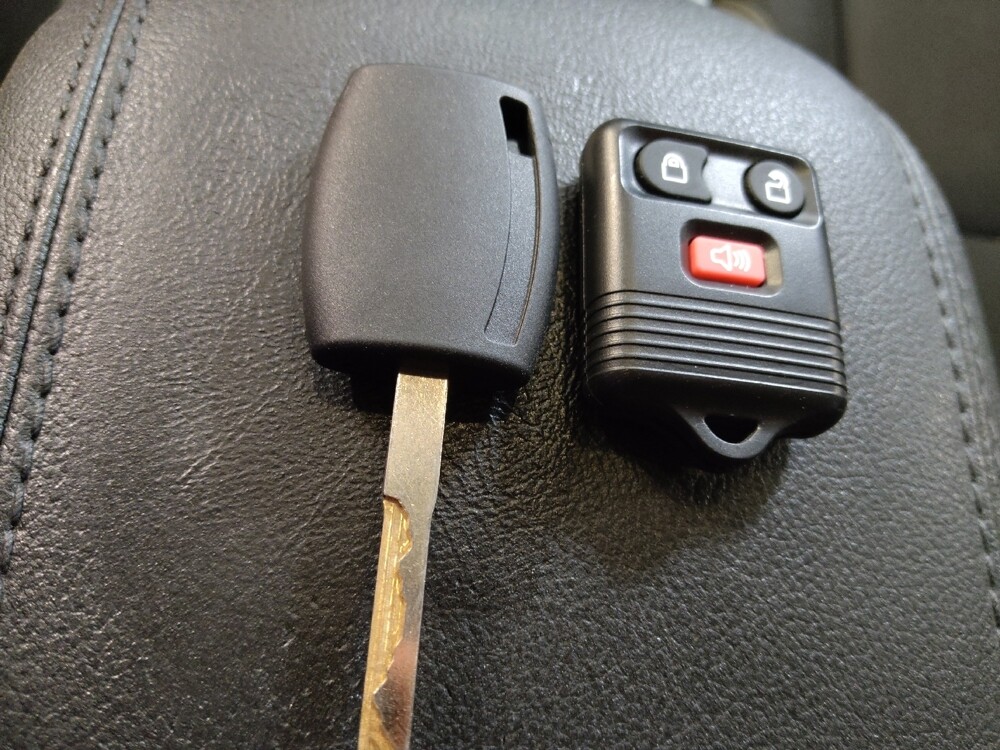 2016 Ford Escape in Charlotte, NC 28273 - 18134105 32