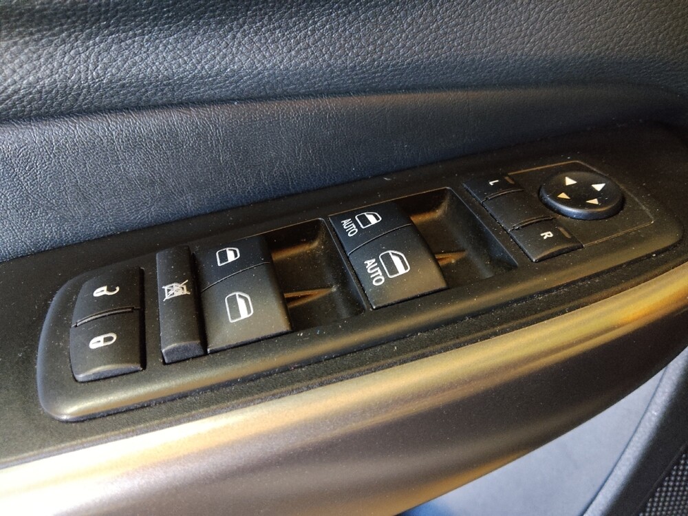 2019 Jeep Cherokee in Greenville, NC 27834 - 18134125 27